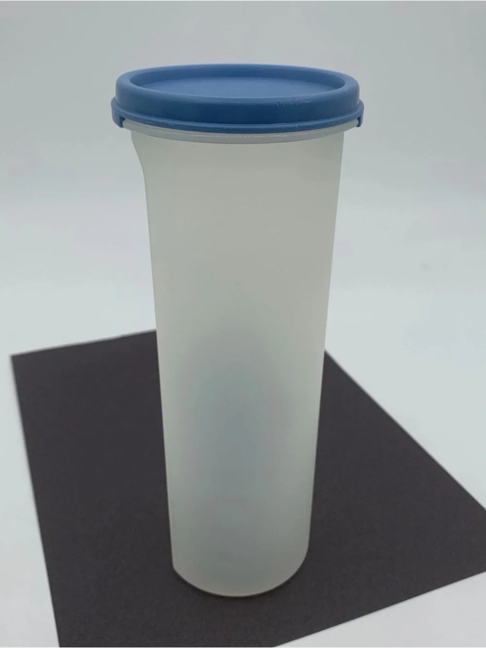 N/A vintage tupperware